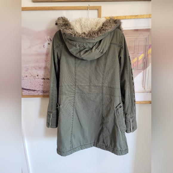 BENCH WINTER COAT MILITARY STYLE WITH FAUX FUR LINED SIZE LARGE - Picture 9 of 9